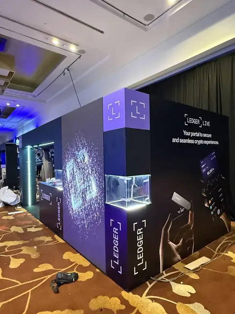 Event booth — 印刷展板 · Printed panels